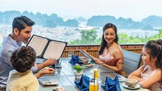 Những mức giá ưu đãi chưa từng có: mua 4 tặng 1, mua bữa ăn tặng phòng nghỉ hoặc thậm chí là siêu giảm giá 50%