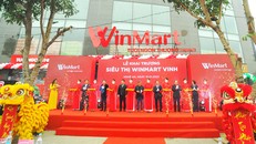 Cắt băng khai trương siêu thị đầu tiên với tên gọi WinMart tại Tp. Vinh, Nghệ An