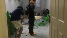 Gia chủ bị trói tay chân. Ảnh: M.N