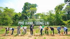 Các đại biểu tham dự sự kiện đã chính thức trồng những cây xanh đầu tiên của dự án “Phủ xanh Tương lai” tại Vườn Quốc gia Phú Quốc.