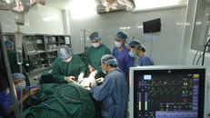 Phẫu thuật nội soi ngực đốt hạch giao cảm chữa tăng tiết mồ hôi tay