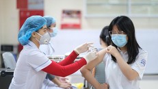 Vaccine phòng COVID-19 vẫn là 'vũ khí' chống dịch hiệu quả