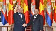 Thủ tướng Nguyễn Xuân Phúc tiếp Chủ tịch Quốc hội Campuchia Samdech Heng Samrin. (Ảnh minh họa: VGP)