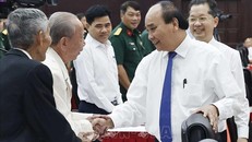 Chủ tịch nước Nguyễn Xuân Phúc và các đại biểu tham dự hội thảo