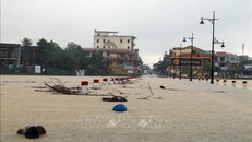 Khu vực đập Đá ở thành phố Huế bị ngập sâu, lực lượng chức năng đã rào chắn không cho người dân, phương tiện qua lại để đảm bảo an toàn (ảnh minh họa) 