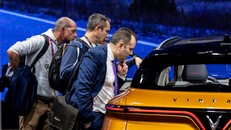 Gian hàng VinFast thu hút sự quan tâm lớn của giới truyền thông quốc tế tại Triển lãm Paris Motor Show 2022.