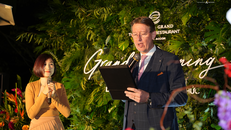 Ông William Haandrikman, Tổng giám đốc khách sạn Sofitel Legend Metropole Hà Nội và Giám đốc vùng của toàn bộ khách sạn thuộc tập đoàn Accor tại miền Bắc Việt Nam, phát biểu tại buổi lễ khai trương 