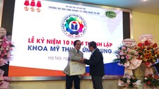 Khoa Mỹ thuật ứng dụng được trao tặng Kỷ niệm chương Vì sự nghiệp Mỹ thuật Việt Nam của Hội Mỹ thuật Việt Nam
