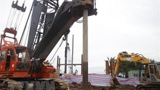 Vụ bé Thái Lý Hạo Nam: Đã đưa một đoạn cọc bê tông lên mặt đất