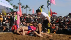 Chính thức khai hội vật làng Sình