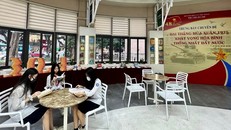 Trưng bày sách chuyên đề ''Đại thắng mùa xuân 1975 - Khát vọng hòa bình, thống nhất đất nước''