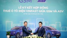 Ông Nguyễn Duy Hưng - Chủ tịch HĐQT kiêm Tổng giám đốc Công ty ASV và ông Nguyễn Văn Thanh - Tổng giám đốc Công ty GSM tại buổi lễ ký kết hợp đồng thuê 500 xe ô tô điện VinFast.