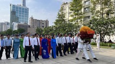 Lãnh đạo Thành phố Hồ Chí Minh dâng hương dịp sinh nhật Chủ tịch Hồ Chí Minh 19/5
