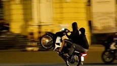 Hà Nội: Xử lý nhiều trường hợp lạng lách, đánh võng gây mất an toàn giao thông