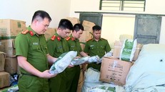Công an TP Thanh Hóa đã thu giữ 15 ngàn bao bì giả để đóng trà, 2,7 tấn thành phẩm trà giả các loại. Ảnh: CATH