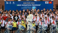Shinhan Việt Nam trao tặng xe đạp và học bổng cho học sinh khó khăn tại Làng Trẻ em SOS Việt Nam