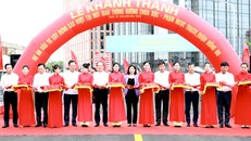 Lãnh đạo Thành phố cắt băng khánh thành dự án