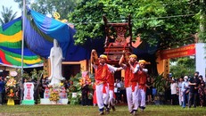 Độc đáo Lễ hội truyền thống Xa mã - Rước kiệu đình Hoàng Châu 