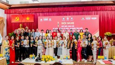 Ban Tổ chức tuyên dương và trao Chứng nhận cho các thầy thuốc, doanh nhân tiêu biểu năm 2023