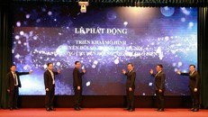 Các đại biểu thực hiện nghi thức phát động triển khai thí điểm mô hình chuyển đổi số TP