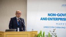 Ông Nguyễn Duy Cương chia sẻ với Hội nghị bài tham luận "Xây dựng thương hiệu uy tín vì một tương lai đáng sống"