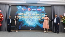 Các đại biểu cùng bấm nút khởi động dự án