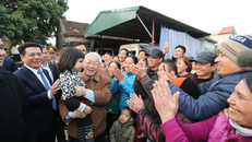 Tổng Bí thư Nguyễn Phú Trọng gặp gỡ người dân xã Tây An, huyện Tiền Hải, tỉnh Thái Bình năm 2018. Ảnh: TTXVN