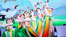 Trà Nương Thương hiệu Đôi Dép với vũ khúc Hương trà tại sự kiện khai mạc Hội nghị Ban chấp hành Liên hiệp các hội UNESCO thế giới 