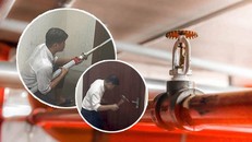 Lực lượng chữa cháy tại chỗ nhanh chóng tiếp cận hiện trường và hệ thống vòi phun chữa cháy tự động xả nước bên trong căn hộ giúp kiểm soát, dập tắt hoàn toàn đám cháy.