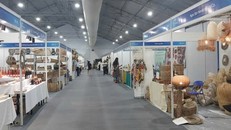 Thường xuyên tổ chức các hội chợ quốc tế hàng thủ công mỹ nghệ để tăng cường giao thương, tìm kiếm đối tác và mở rộng thị trường