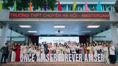 Sự kiện “Về thăm trường xưa” quy tụ hơn 900 cựu học sinh cùng gần 100 thầy cô cựu giáo chức