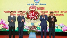 Bộ Văn hóa Thể thao và Du lịch gửi hoa chúc mừng Hội Nhà báo Việt Nam trong buổi lễ kỉ niệm 75 năm thành lập