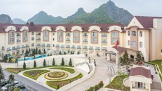 Nghỉ lễ 30/4 và cao điểm Hè 2025: Trải nghiệm “sang-xịn-mịn” chỉ cách Hà Nội một giờ lái xe