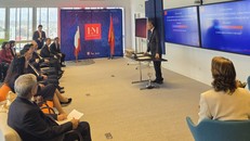 Lễ khai giảng khóa bồi dưỡng "Chính sách công, chính phủ điện tử, lãnh đạo trong bối cảnh chuyển đổi số và toàn cầu hóa" dành cho cán bộ quản lý trẻ, cán bộ quản lý thuộc các cơ quan trung ương của Việt Nam tại Pháp tại Trường Quản trị EM Normandie, thành phố Le Havre, Cộng hòa Pháp ngày 20/10/2025