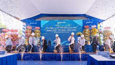 Đại diện bộ Xây Dựng, lãnh đạo địa phương và DNP Water thực hiện nghi thức khởi công