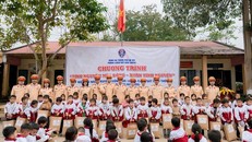 Cảnh sát Giao thông Hà Nội "về nguồn", trao yêu thương cho vùng khó khăn Tuyên Quang