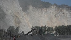 Hoạt động khai thác mỏ trên địa bản tỉnh Quảng Trị. (Ảnh: Hoàng Anh)