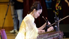 "36 Khúc tình yêu" ngân vang qua cây đàn Tam thập lục 