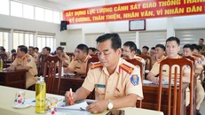 Cán bộ, chiến sĩ Phòng CSGT Công an TP. Huế tham gia buổi tập huấn.