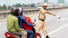 Hạn cuối cho chủ xe máy đăng ký sang tên đổi chủ khi mua bán qua nhiều lần là 31/12. 