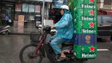 Thị trường bia Việt Nam đang phát triển mạnh và được Heineken đánh giá tiềm năng thứ hai trên thế giới sau Mexico. Ảnh: AP.