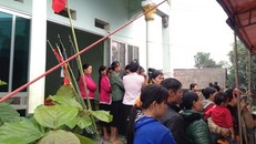 Gia đình tổ chức tang lễ cho các nạn nhân.