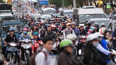 Nhiều tuyến đường trung tâm Đà Nẵng đang rơi vào tình trạng kẹt xe nghiêm trọng giờ cao điểm. Ảnh: Nguyễn Đông.