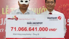Người đàn ông hơn 40 tuổi nhận giải xổ số gần 70 tỷ đồng