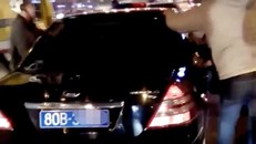 Xe biển xanh gây tai nạn bỏ trốn.