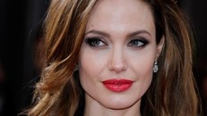 Nữ diễn viên Angelina Jolie từng được bầu chọn là người phụ nữ đẹp nhất thế giới. Ảnh: Huffington Post.