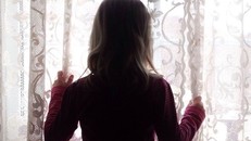  Anna Ruston suốt 13 năm đằng đẵng bị giam cầm, hành hạ, đánh đập và đối xử không khác gì một nô lệ tình dục. Ảnh minh họa: Mirror