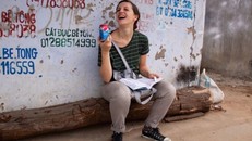  Jacqueline phải thay đổi nhiều khi đến Việt Nam. Ảnh minh họa: Chris Goldberg.