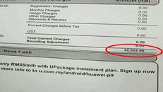 Muhammad Hazwan Hafifi đã rất sốc khi nhận hóa đơn điện thoại. Ảnh: Stomp.