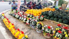 Dưa hấu khắc hình và trang trí đẹp mắt